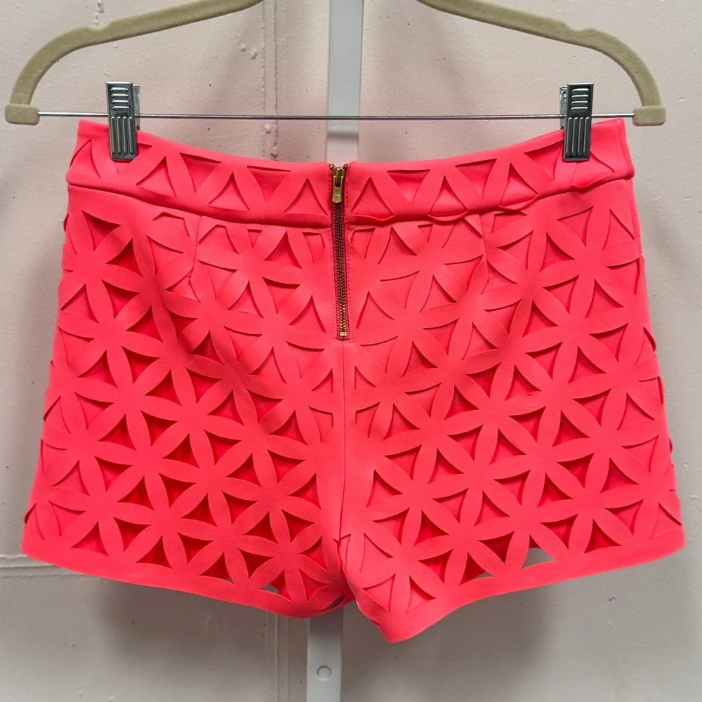 Lilly‎ Pulitzer Lorna Short in Pink Sun Ray Daisy Laser Cut Sz 0 Summer Boho - Picture 2 of 12